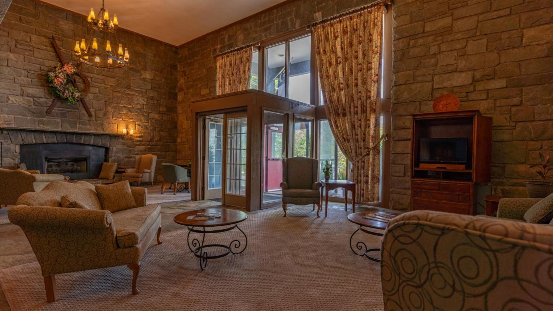 4 Seasons At Beech Mountain Hotel Exterior photo