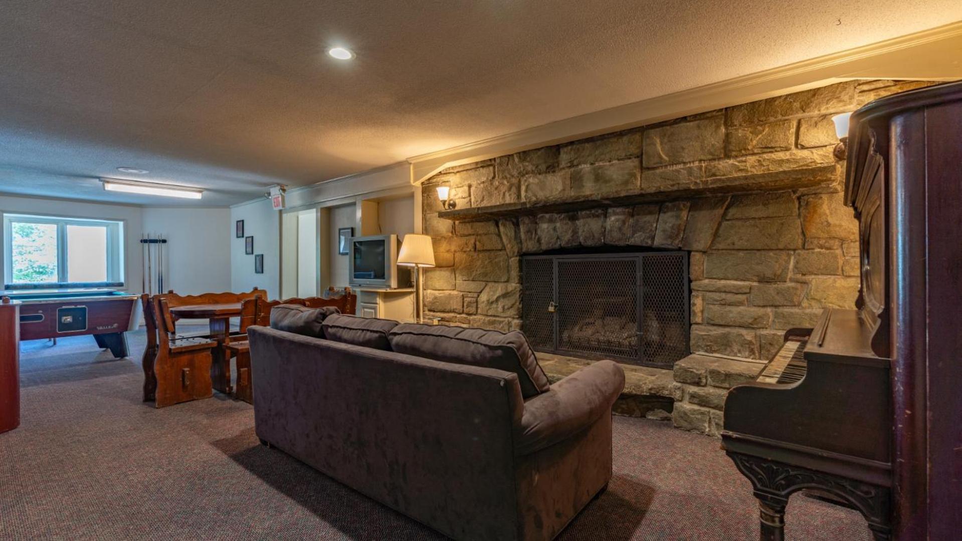 4 Seasons At Beech Mountain Hotel Exterior photo