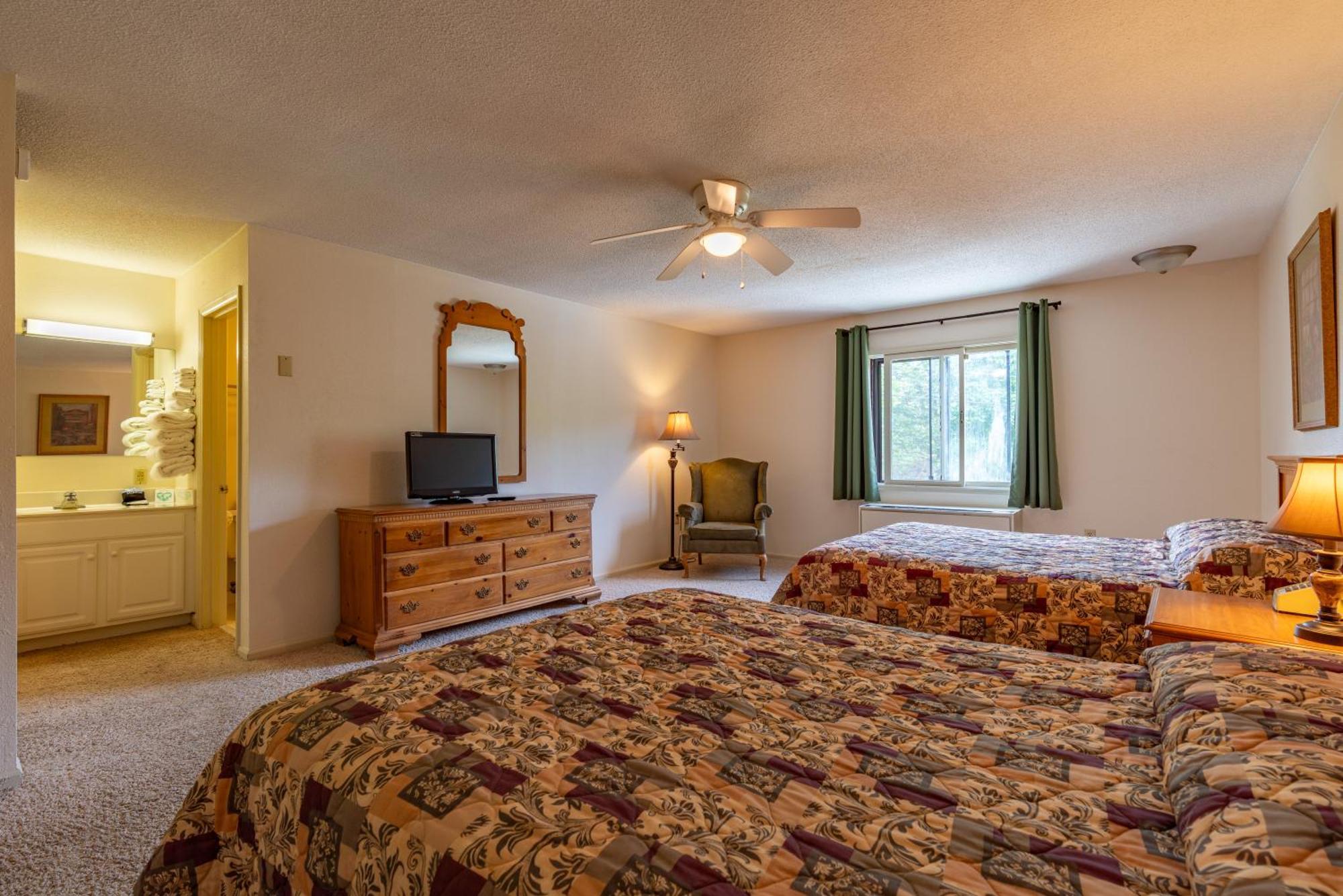 4 Seasons At Beech Mountain Hotel Room photo
